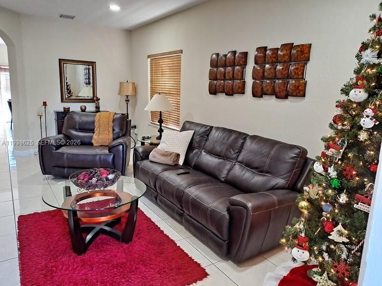 En Renta: $3,000 (4 camas, 2 baños, 1720 Pies cuadrados)