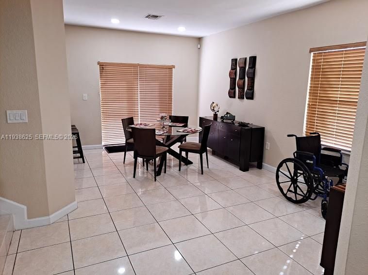 En Renta: $3,000 (4 camas, 2 baños, 1720 Pies cuadrados)