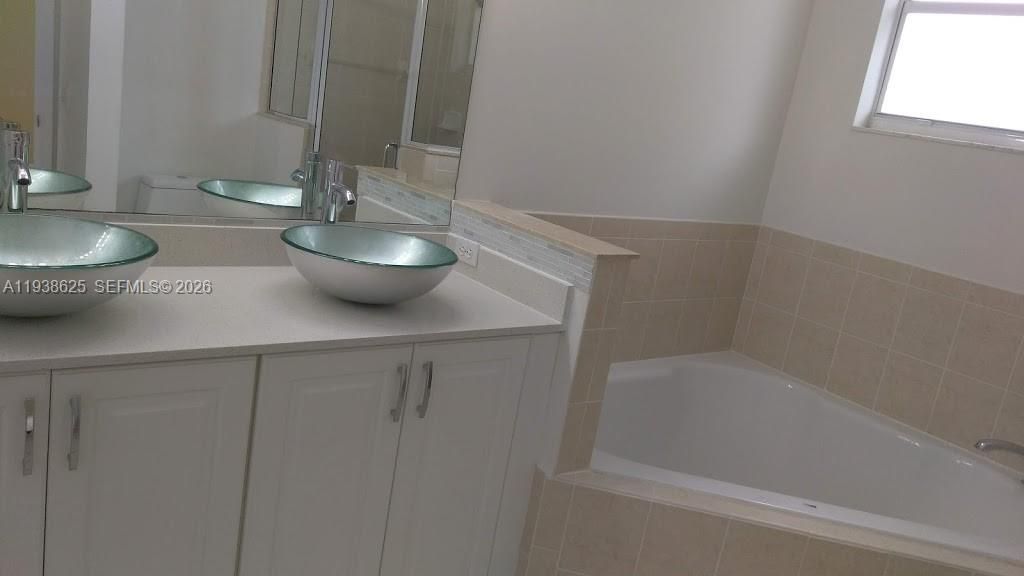 En Renta: $3,000 (4 camas, 2 baños, 1720 Pies cuadrados)