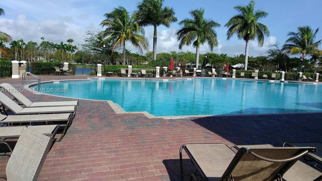 En Renta: $3,000 (4 camas, 2 baños, 1720 Pies cuadrados)