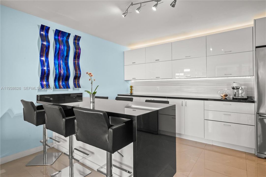 En Venta: $1,495,000 (2 camas, 2 baños, 1375 Pies cuadrados)