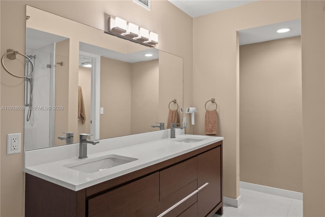 En Venta: $1,495,000 (2 camas, 2 baños, 1375 Pies cuadrados)