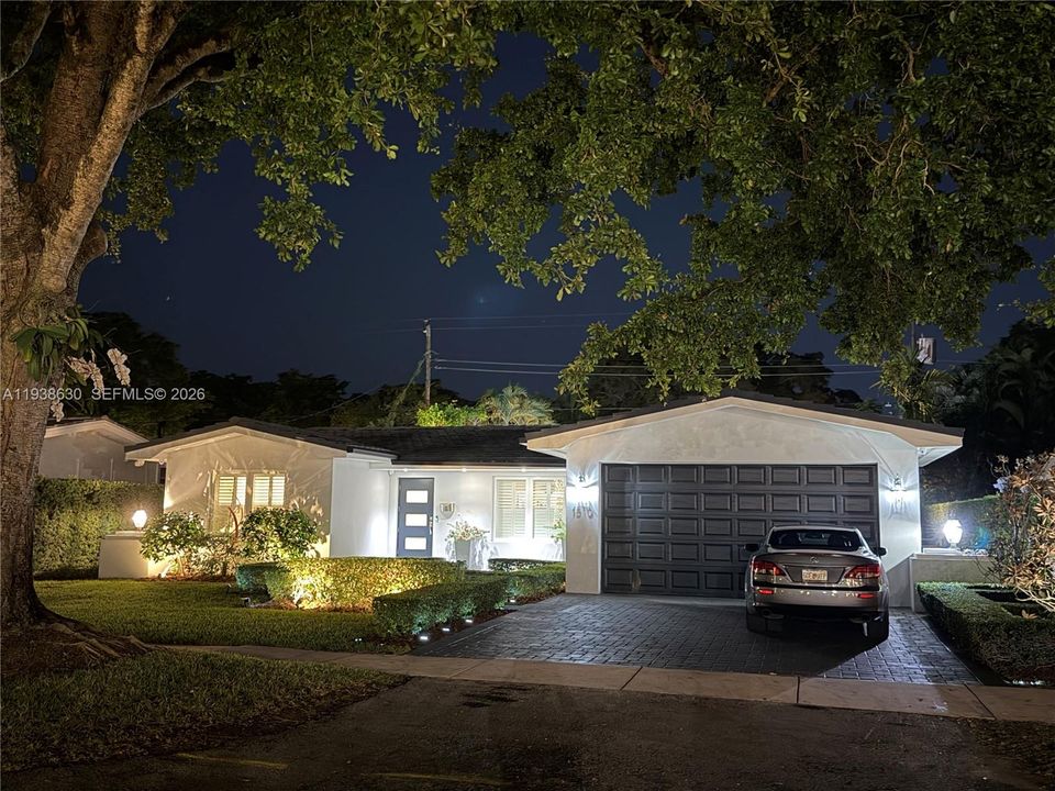 For Sale: $2,200,000 (3 beds, 3 baths, 2224 Square Feet)