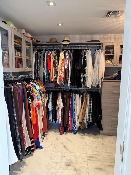 For Sale: $2,200,000 (3 beds, 3 baths, 2224 Square Feet)