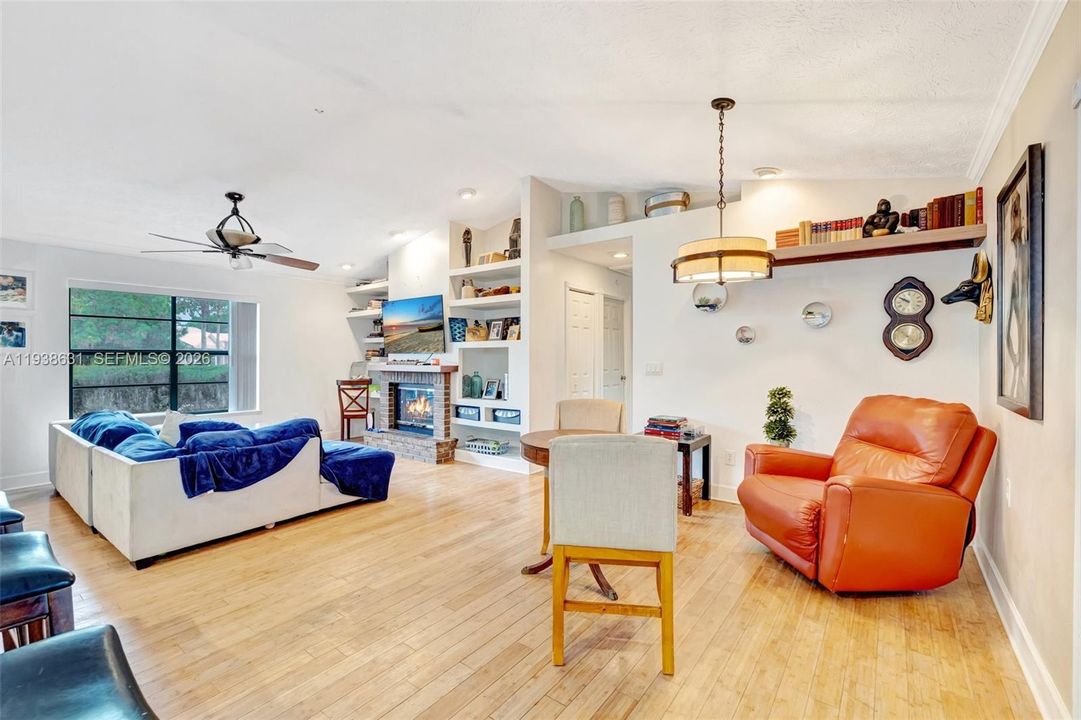 待售: $400,000 (4 贝兹, 3 浴室, 2218 平方英尺)