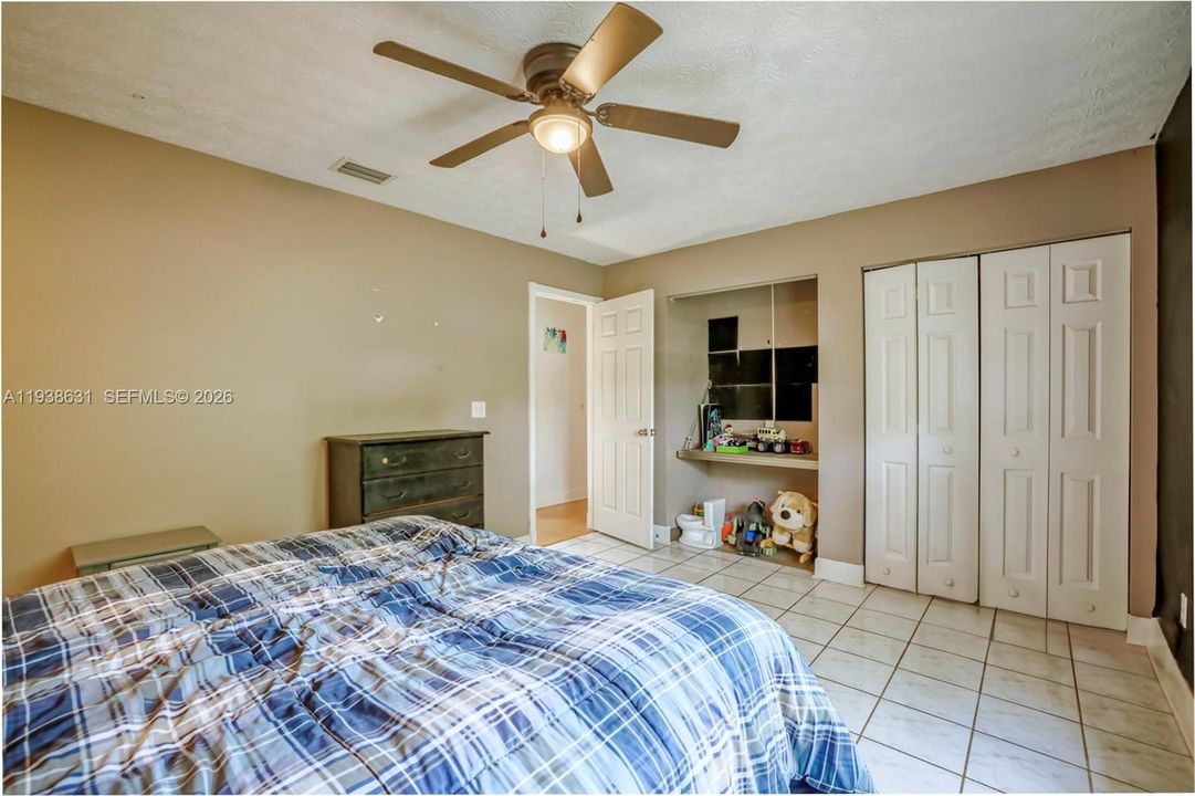 待售: $400,000 (4 贝兹, 3 浴室, 2218 平方英尺)