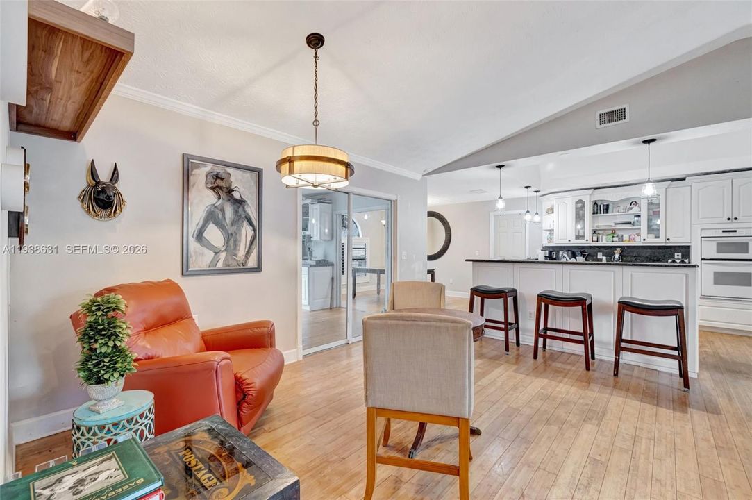 待售: $400,000 (4 贝兹, 3 浴室, 2218 平方英尺)