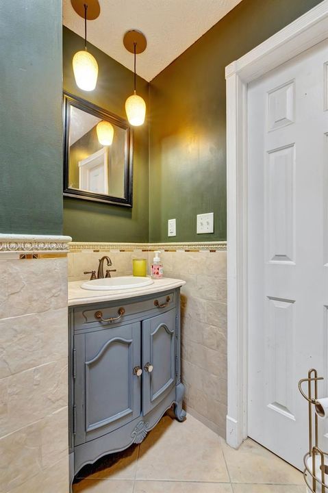 待售: $400,000 (4 贝兹, 3 浴室, 2218 平方英尺)