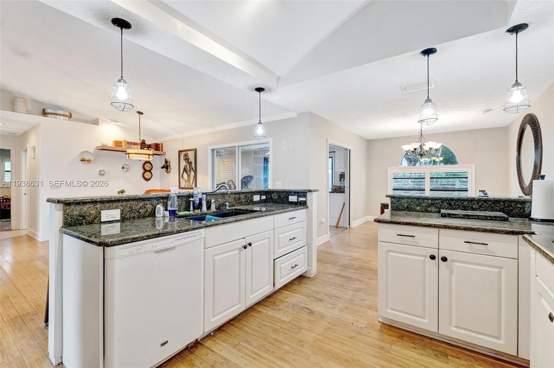 待售: $400,000 (4 贝兹, 3 浴室, 2218 平方英尺)