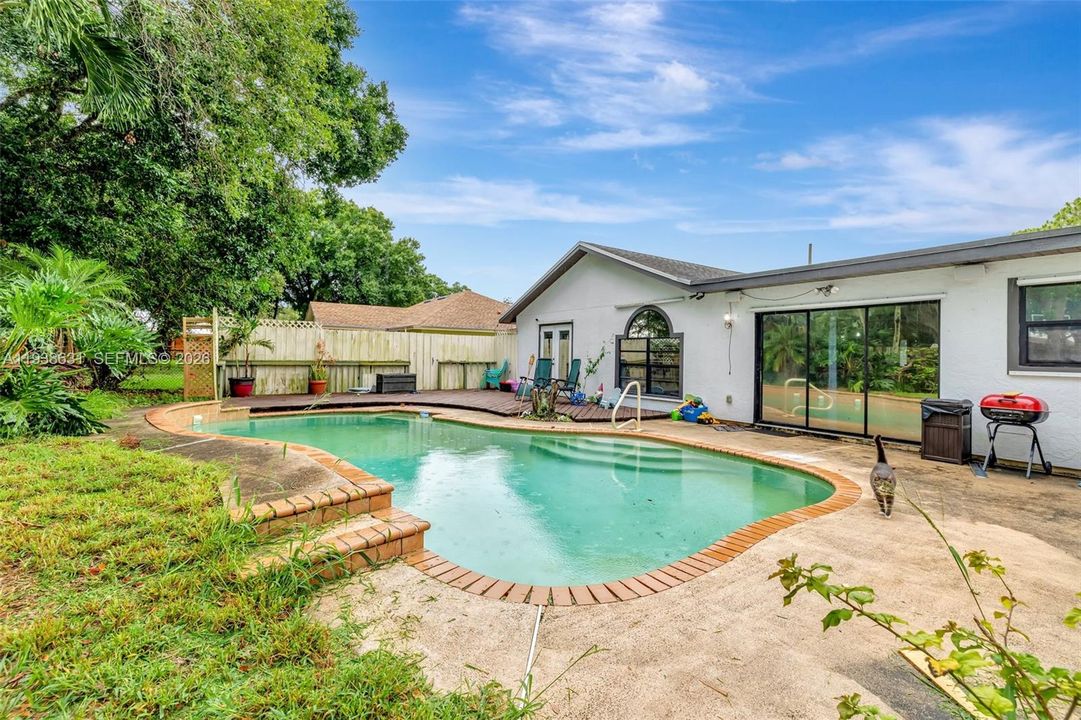 待售: $400,000 (4 贝兹, 3 浴室, 2218 平方英尺)