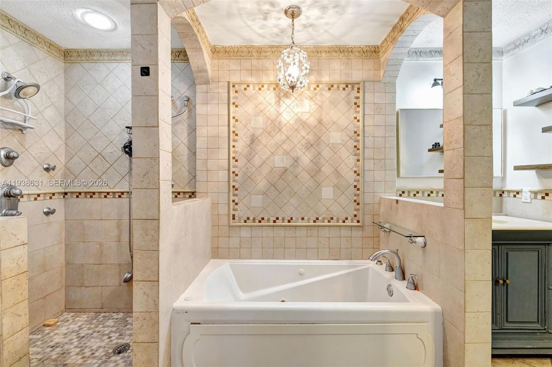 待售: $400,000 (4 贝兹, 3 浴室, 2218 平方英尺)