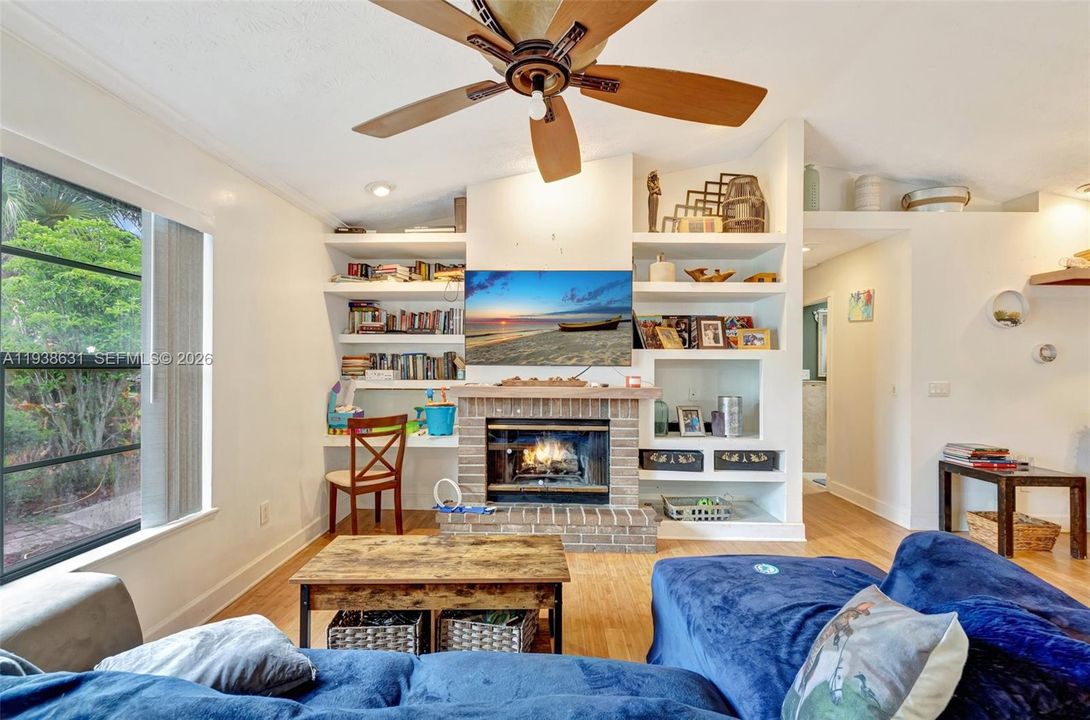 待售: $400,000 (4 贝兹, 3 浴室, 2218 平方英尺)