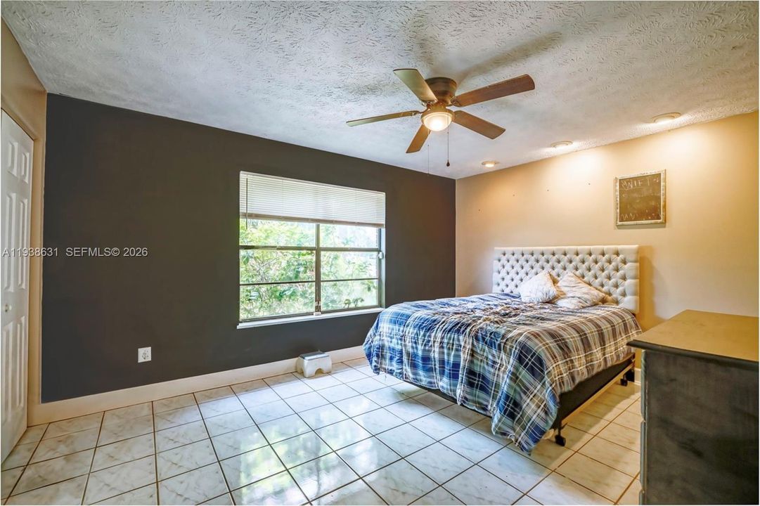 待售: $400,000 (4 贝兹, 3 浴室, 2218 平方英尺)