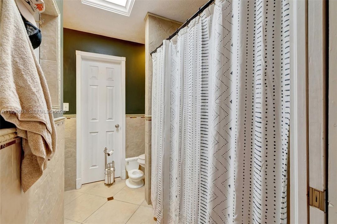 待售: $400,000 (4 贝兹, 3 浴室, 2218 平方英尺)