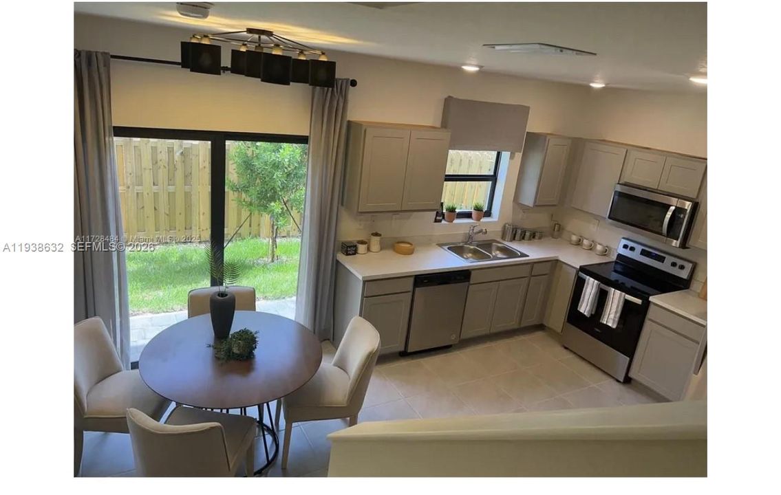 В аренду: $2,750 (3 спален, 3 ванн, 1376 Квадратных фут)