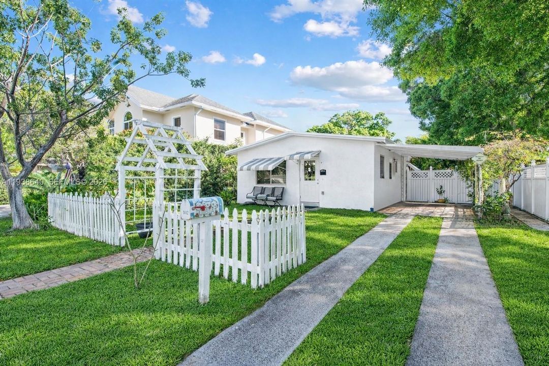 For Sale: $496,500 (3 beds, 1 baths, 736 Square Feet)