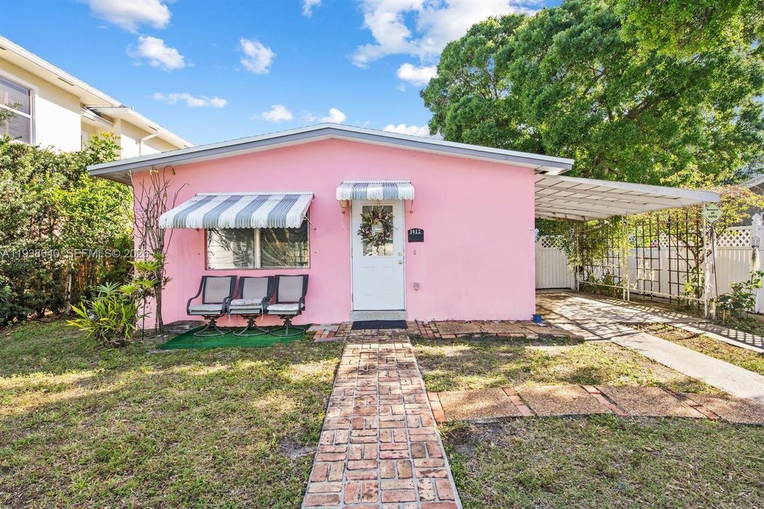 For Sale: $496,500 (3 beds, 1 baths, 736 Square Feet)