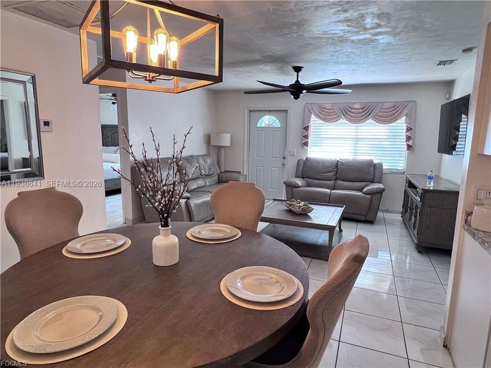 待售: $399,900 (3 贝兹, 1 浴室, 1008 平方英尺)