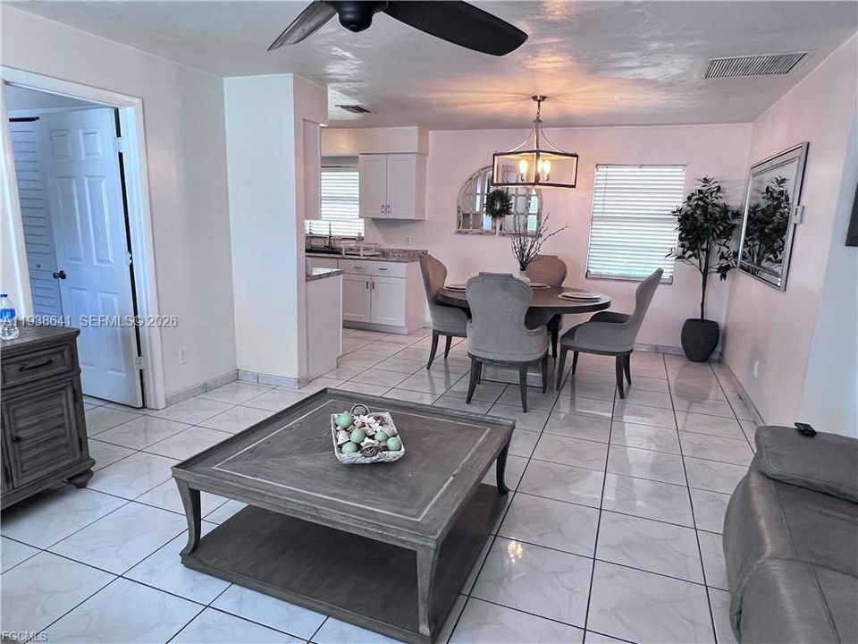 待售: $399,900 (3 贝兹, 1 浴室, 1008 平方英尺)