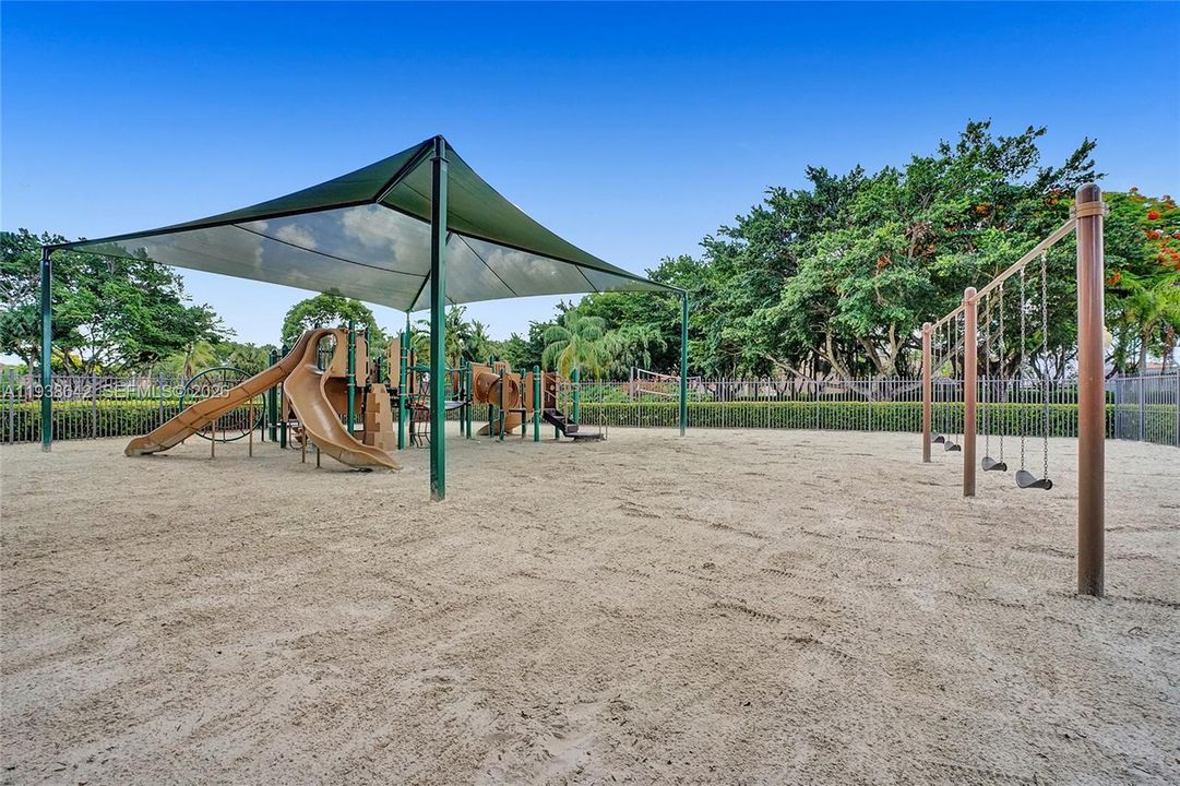 En Renta: $4,400 (4 camas, 2 baños, 1505 Pies cuadrados)