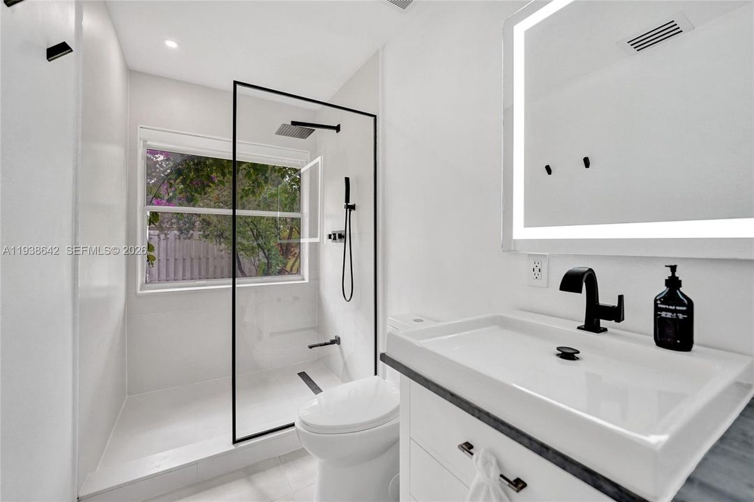 En Renta: $4,400 (4 camas, 2 baños, 1505 Pies cuadrados)