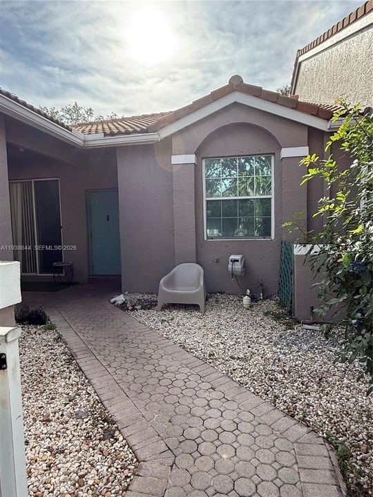 For Rent: $2,950 (2 beds, 2 baths, 1325 Square Feet)