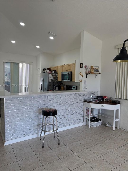 For Rent: $2,950 (2 beds, 2 baths, 1325 Square Feet)