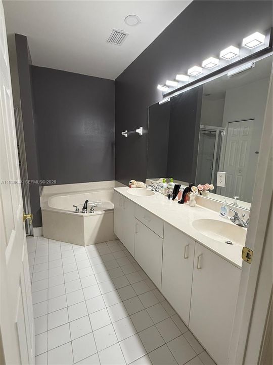 For Rent: $2,950 (2 beds, 2 baths, 1325 Square Feet)