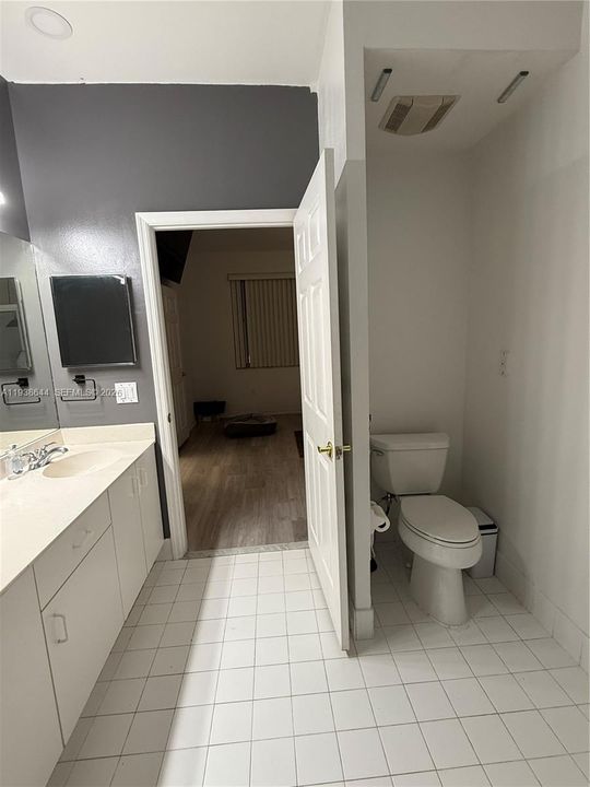 For Rent: $2,950 (2 beds, 2 baths, 1325 Square Feet)