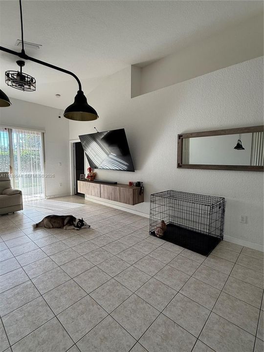 For Rent: $2,950 (2 beds, 2 baths, 1325 Square Feet)