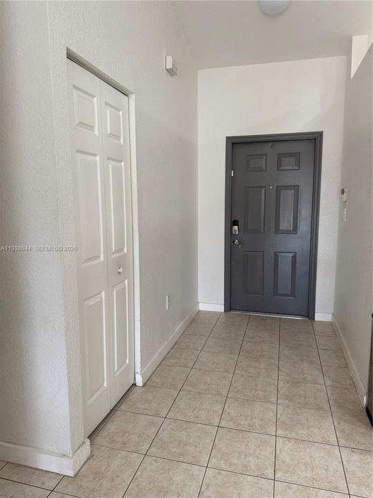 For Rent: $2,950 (2 beds, 2 baths, 1325 Square Feet)