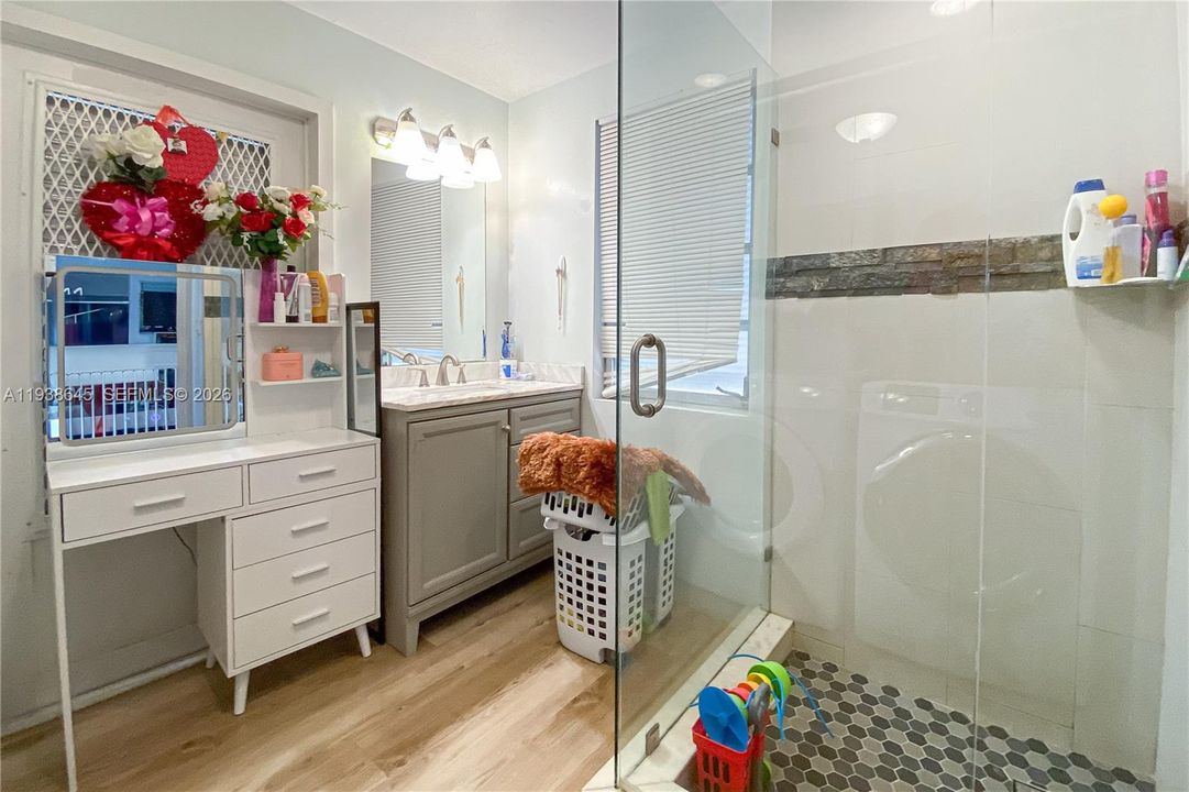 For Sale: $360,000 (3 beds, 2 baths, 1116 Square Feet)