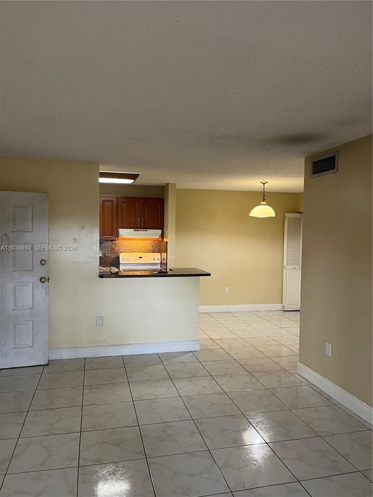 В аренду: $2,050 (2 спален, 1 ванн, 867 Квадратных фут)