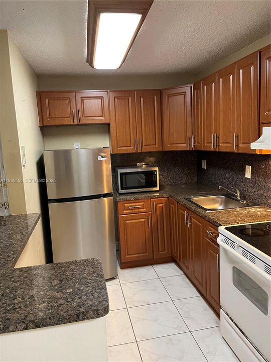 В аренду: $2,050 (2 спален, 1 ванн, 867 Квадратных фут)