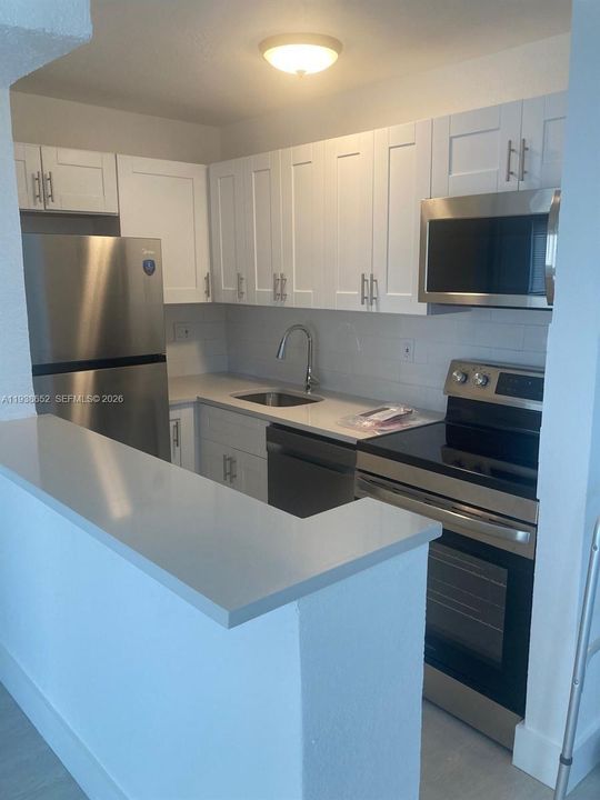 For Rent: $1,800 (2 beds, 1 baths, 683 Square Feet)