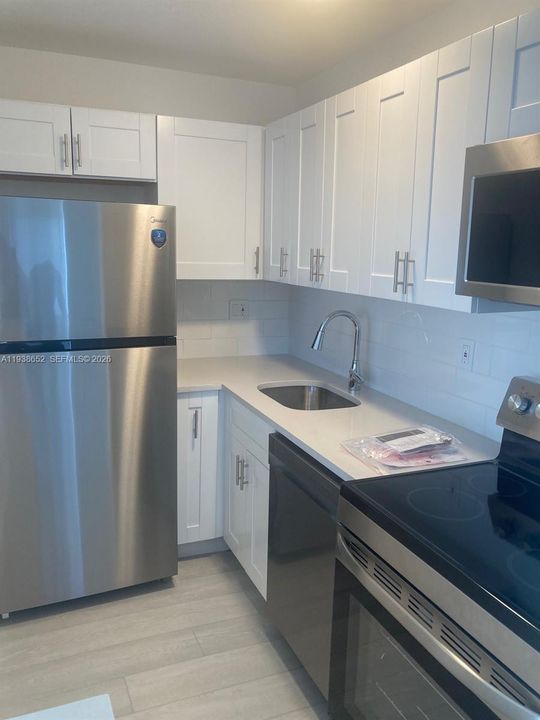 For Rent: $1,800 (2 beds, 1 baths, 683 Square Feet)