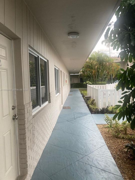 For Rent: $1,800 (2 beds, 1 baths, 683 Square Feet)