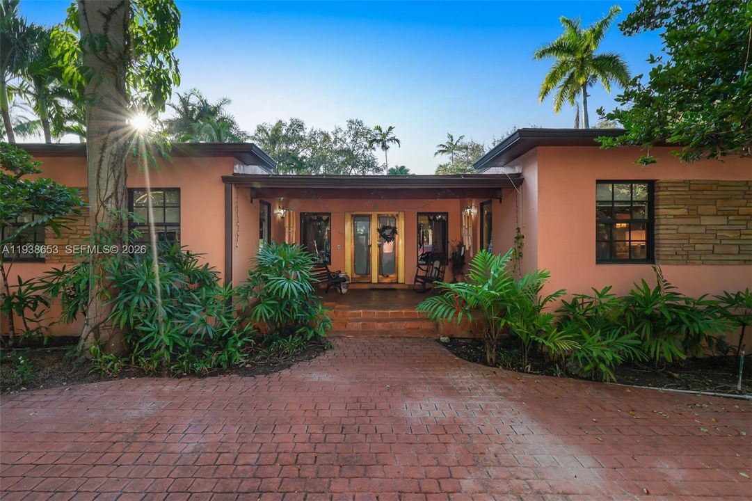 For Sale: $3,295,000 (5 beds, 4 baths, 2781 Square Feet)