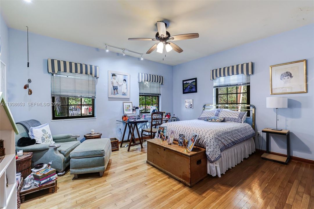 For Sale: $3,295,000 (5 beds, 4 baths, 2781 Square Feet)