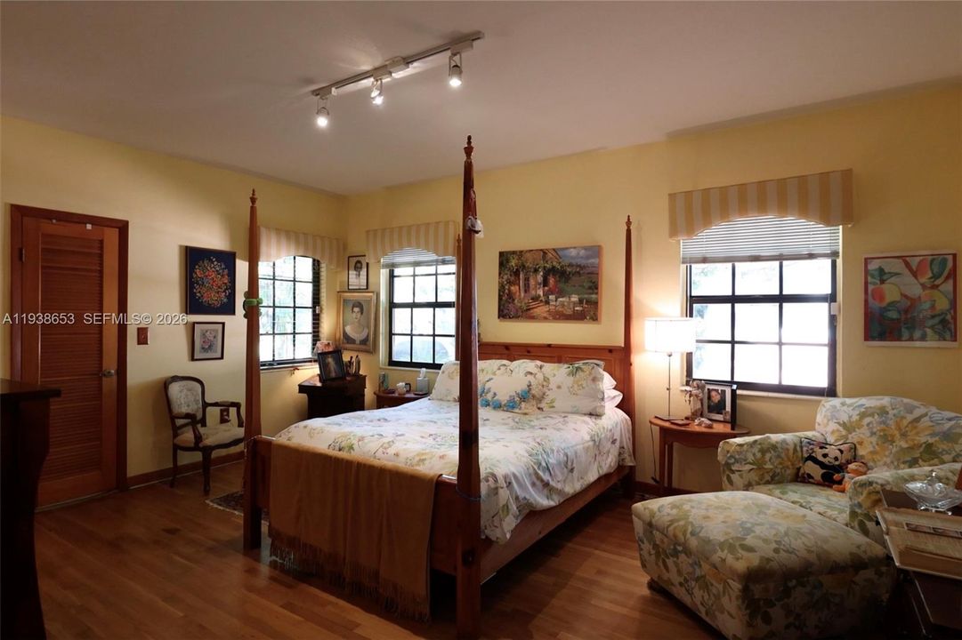 For Sale: $3,295,000 (5 beds, 4 baths, 2781 Square Feet)