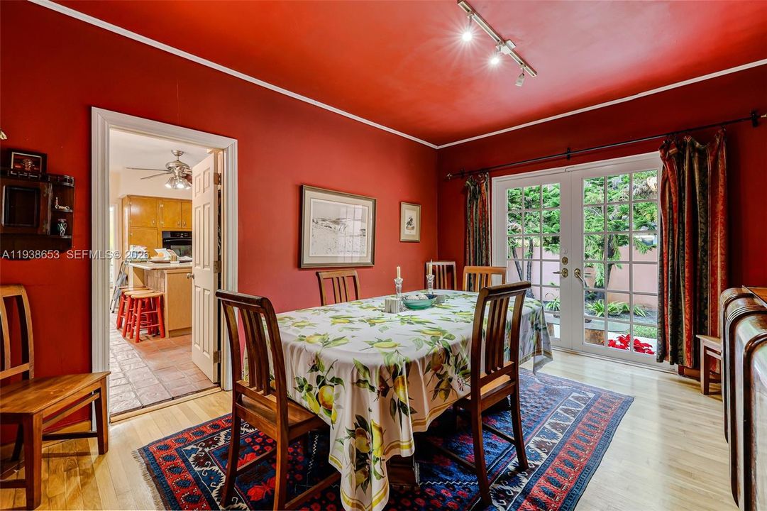 For Sale: $3,295,000 (5 beds, 4 baths, 2781 Square Feet)