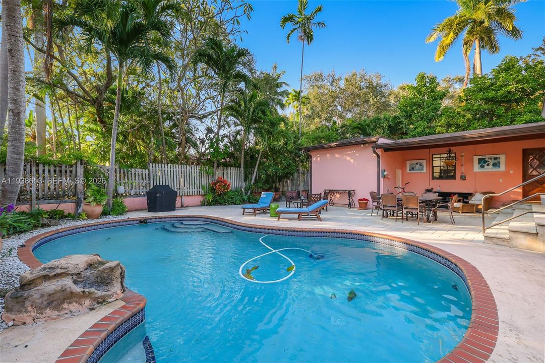 For Sale: $3,295,000 (5 beds, 4 baths, 2781 Square Feet)