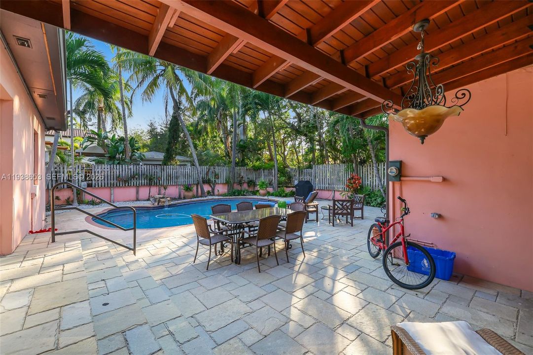 For Sale: $3,295,000 (5 beds, 4 baths, 2781 Square Feet)