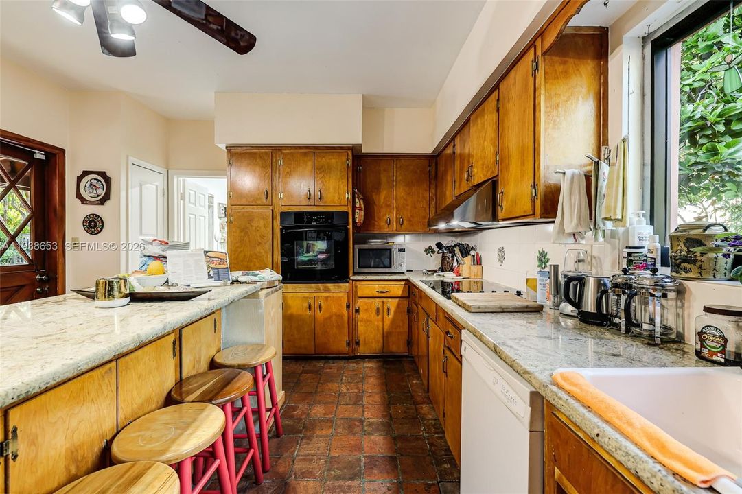 For Sale: $3,295,000 (5 beds, 4 baths, 2781 Square Feet)