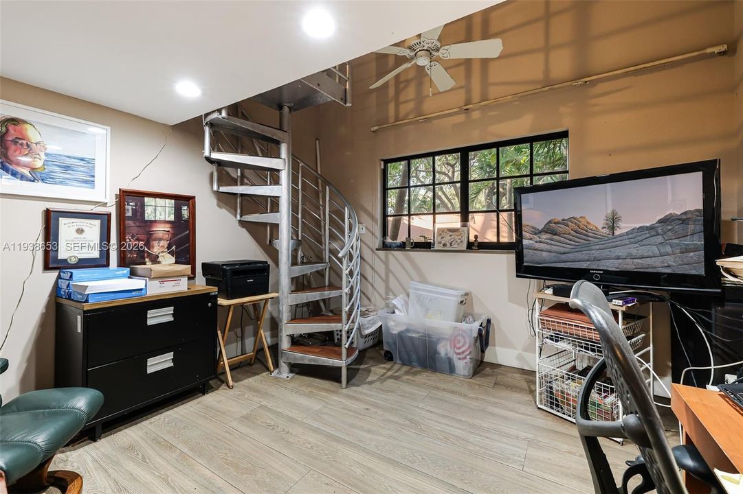 For Sale: $3,295,000 (5 beds, 4 baths, 2781 Square Feet)