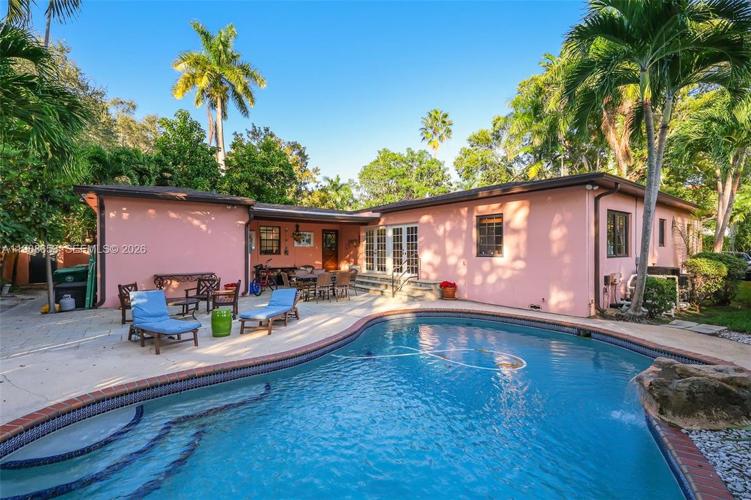 For Sale: $3,295,000 (5 beds, 4 baths, 2781 Square Feet)