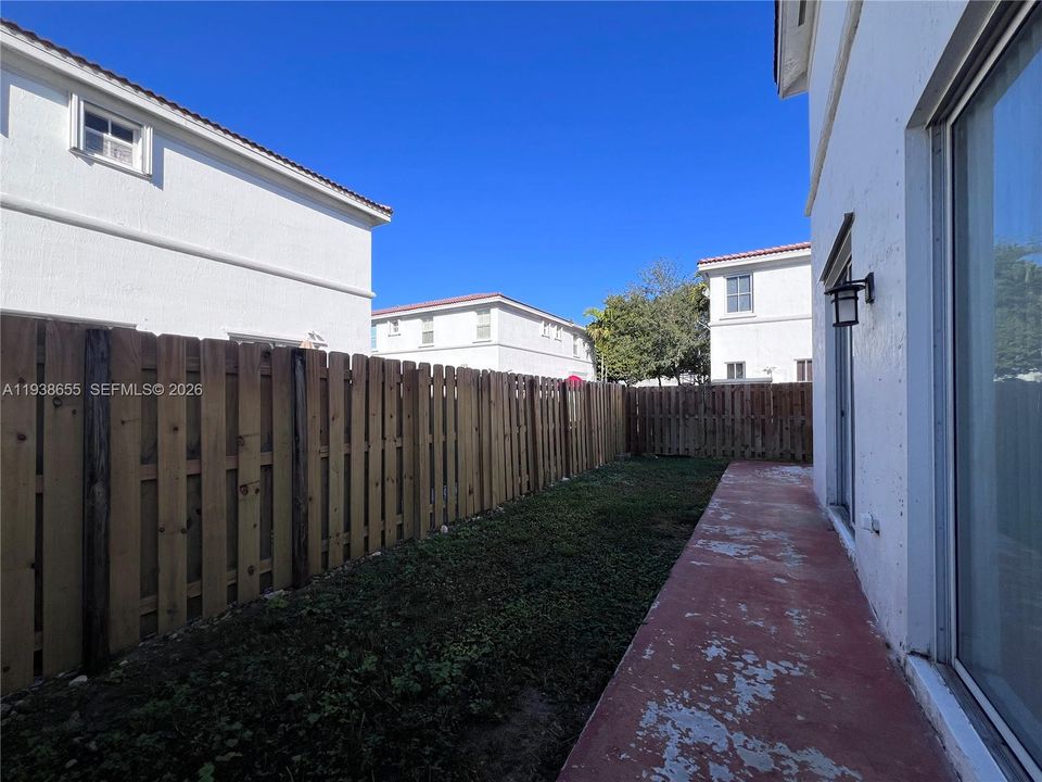 En Renta: $3,200 (4 camas, 3 baños, 1570 Pies cuadrados)