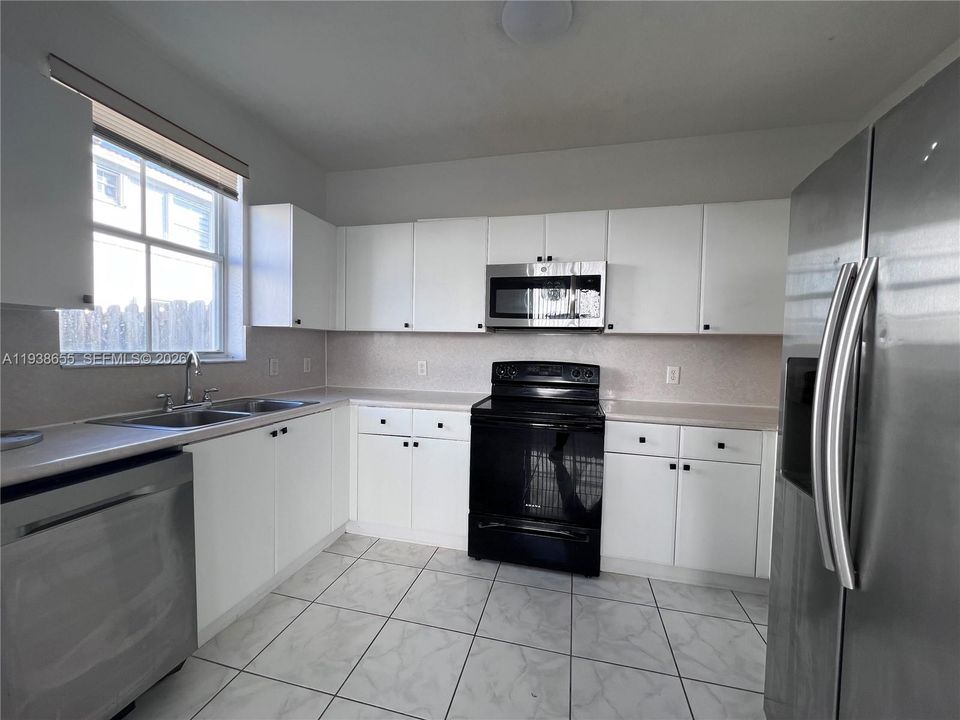 En Renta: $3,200 (4 camas, 3 baños, 1570 Pies cuadrados)