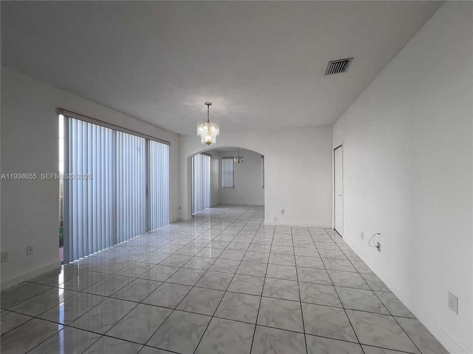 En Renta: $3,200 (4 camas, 3 baños, 1570 Pies cuadrados)