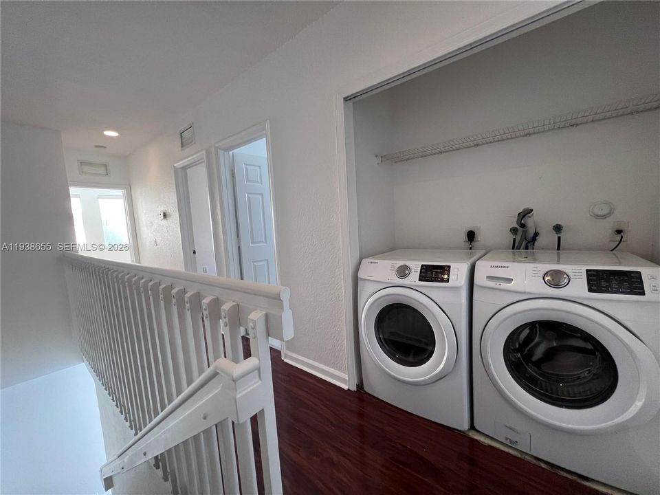 En Renta: $3,200 (4 camas, 3 baños, 1570 Pies cuadrados)